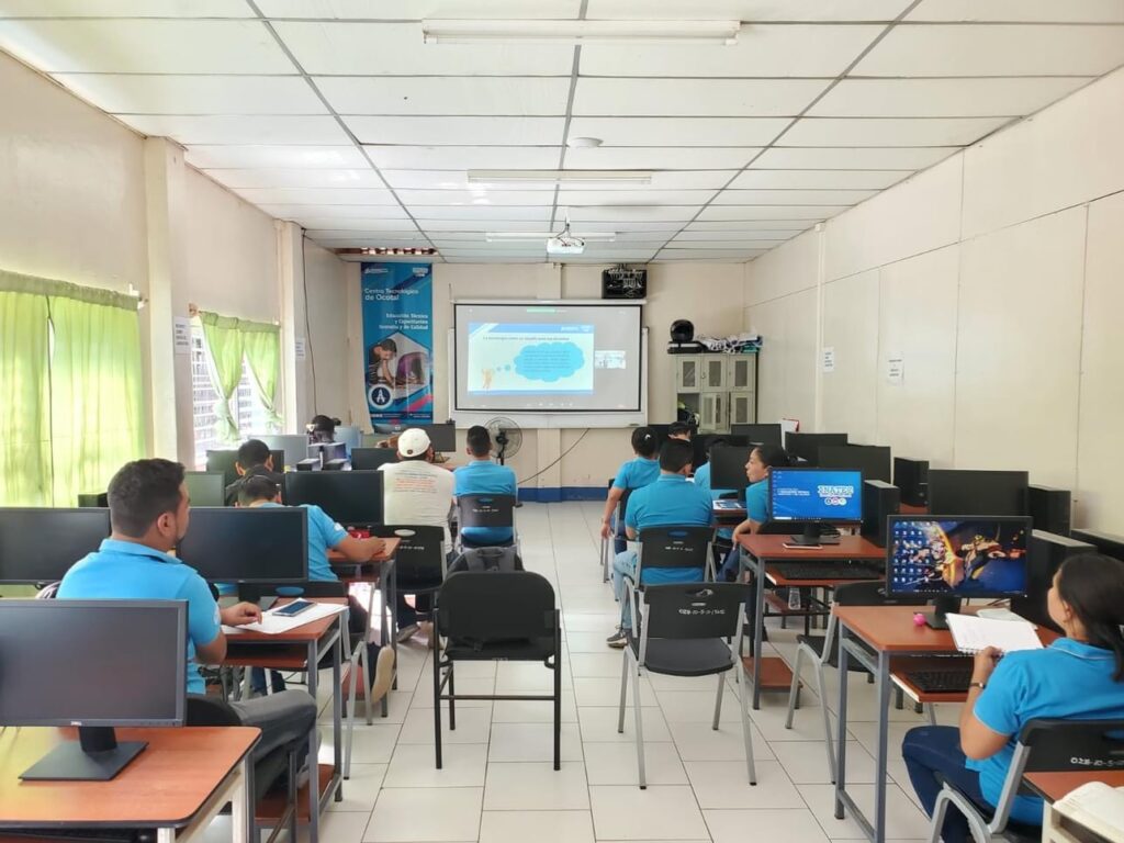 Policía husmea en publicaciones de redes sociales para detectar a opositores en León