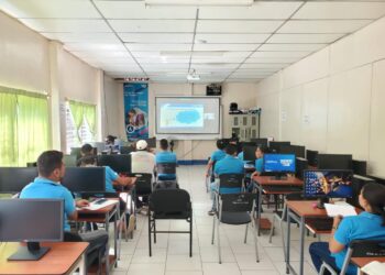 Una de las salas donde capacitan al personal joven con el objetivo de vigilar las redes sociales de los nicaragüenses.