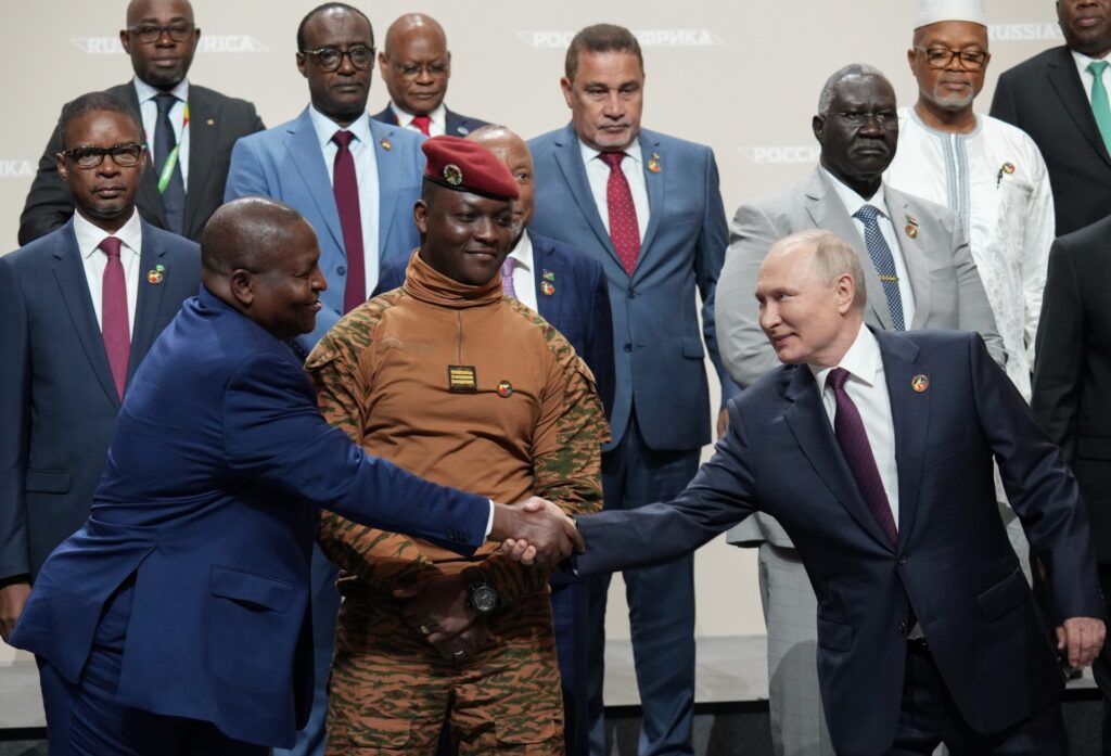 Putin: Rusia y África trabajarán por un mundo «multipolar»