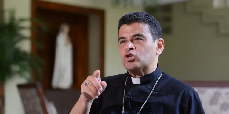 Monseñor Rolando Álvarez antes de ser encarcelado por el régimen de Ortega, en una de las últimas entrevistas concedidas antes de su confinamiento.