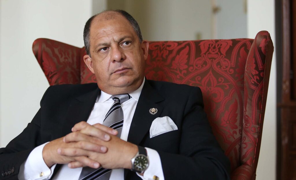Acusan a expresidente de Costa Rica Guillermo Solis de abuso de funciones