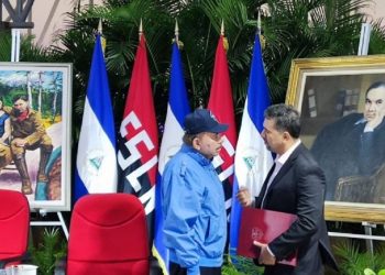 Embajador de Colombia en Managua con Daniel Ortega