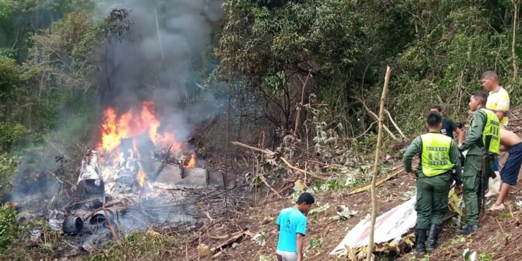 Muere militar al caer avión caza de fabricación rusa en Venezuela durante práctica
