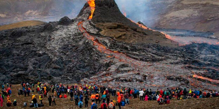 Enjambre sísmico en Islandia podría ser anuncio de una gran erupción, afirman científicos