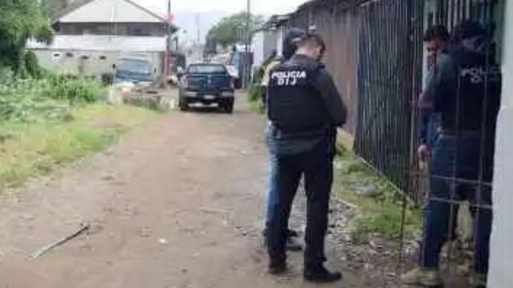 Asesinan a un nicaragüense y lo dejan dentro de un vehículo en Costa Rica