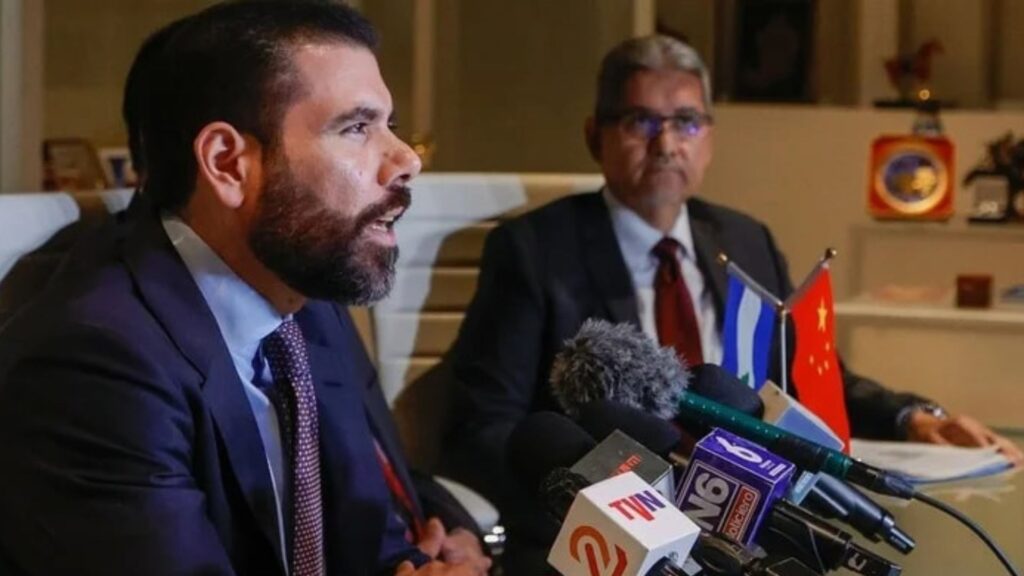 Ortega env&iacute;a a su hijo a firma cuerdo de TLC con China. Foto: Art&iacute;culo 66 / Gobierno 