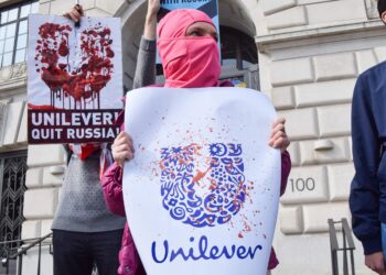 Unilever bajo críticas por mantener actividades en Rusia pese a guerra en Ucrania