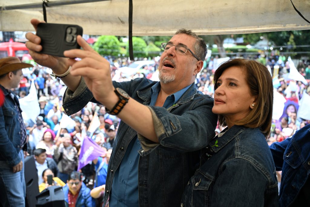 Arévalo inicia campaña en Guatemala pese a intento de sacarlo de elecciones