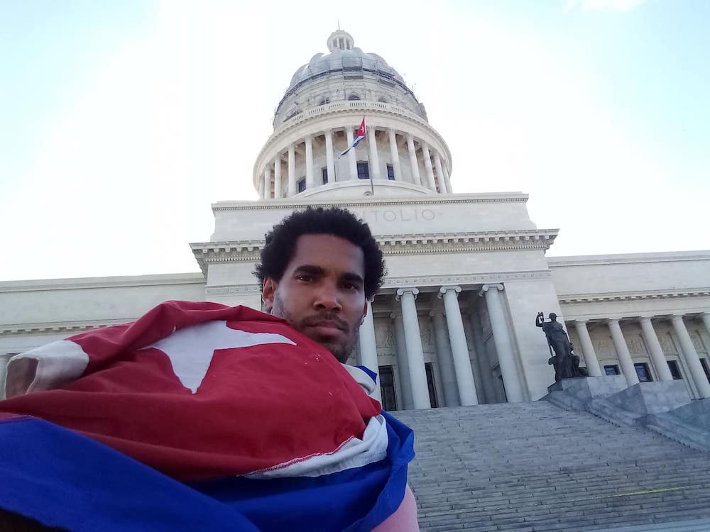 Artísta disidente de la dictadura castrista inicia huelga de hambre en una prisión de Cuba