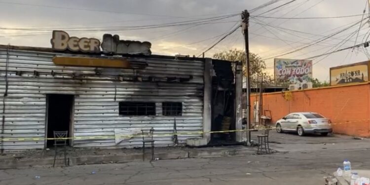 Mueren 11 personas en incendio intencional en un bar de México