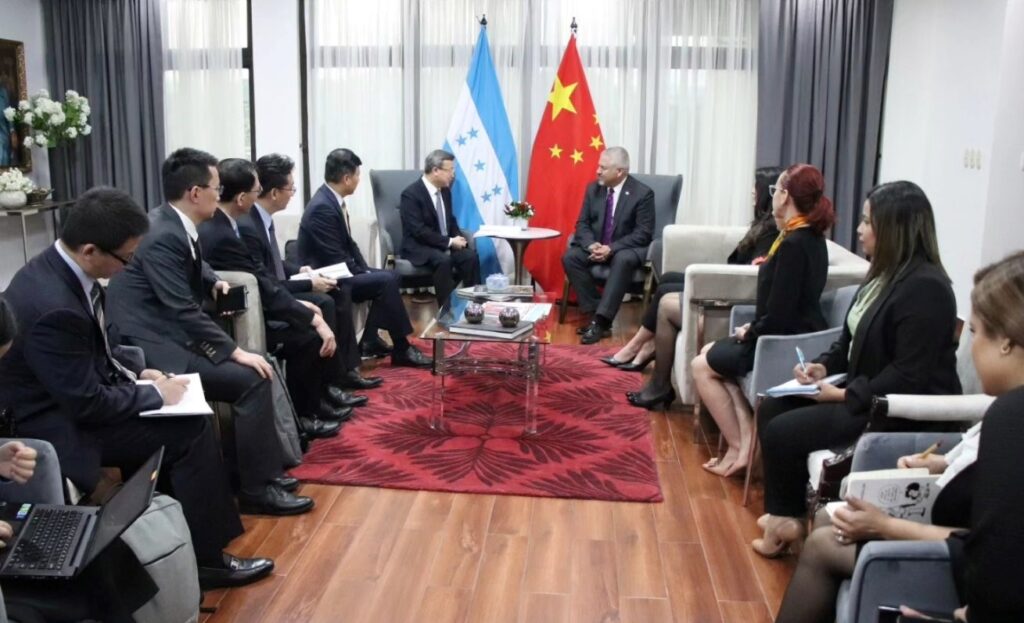 Misión de China llega a Honduras para firmar Tratado de Libre Comercio