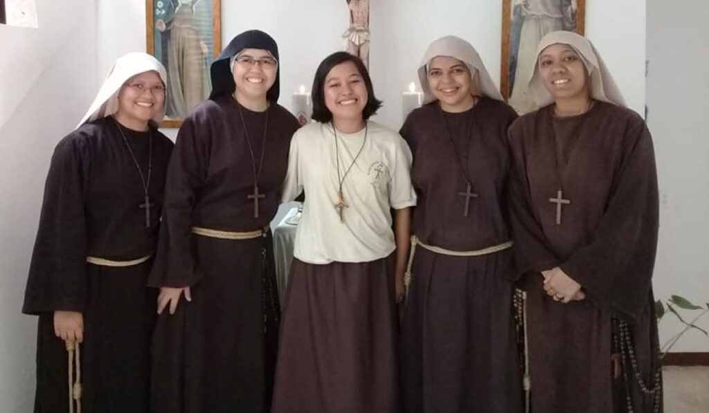 Denuncian que policías de Ortega se «llevaron con rumbo desconocido» a monjas de la Fraternidad Pobres de Jesucristo