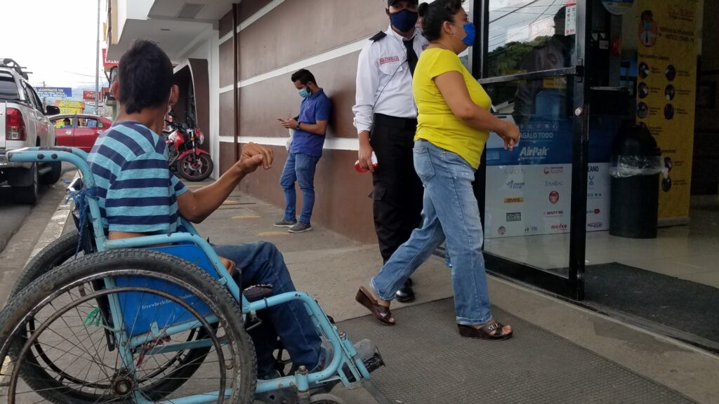 Régimen limita oportunidades a personas con discapacidad y las tiene abandonadas