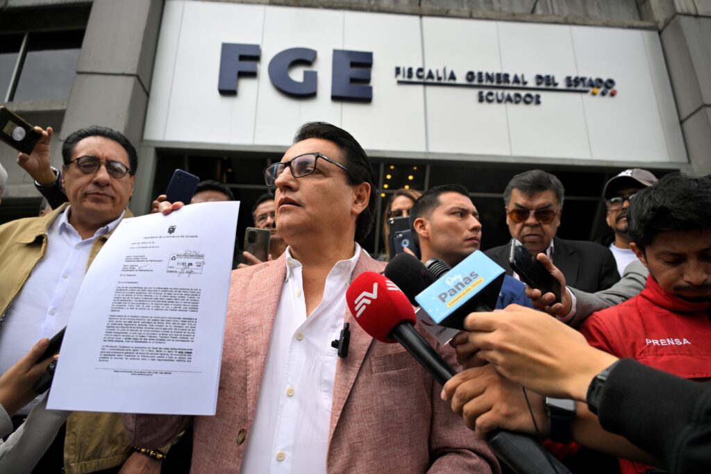 Asesinan a tiros a candidato presidencial ecuatoriano tras un mitin