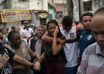 Niña de 5 años muere por bala perdida en tiroteo en favela de Rio de Janeiro
