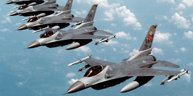 Dinamarca y Países Bajos entregarán aviones de combate a Ucrania tras aprobación de EEUU