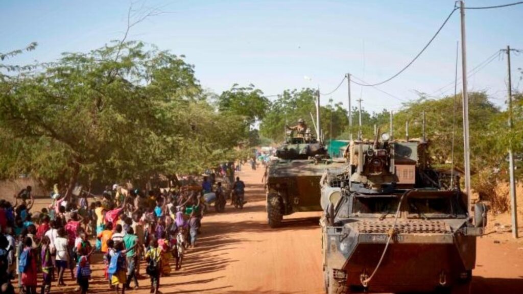 Militares dan golpe de Estado en Burkina Faso (África) y disuelven Gobierno