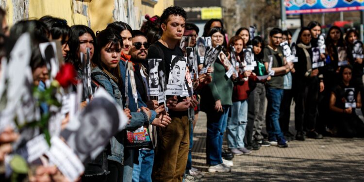 Chile lanza plan de búsqueda de más de mil detenidos desaparecidos en dictadura. Foto: Artículo 66 / AFP
