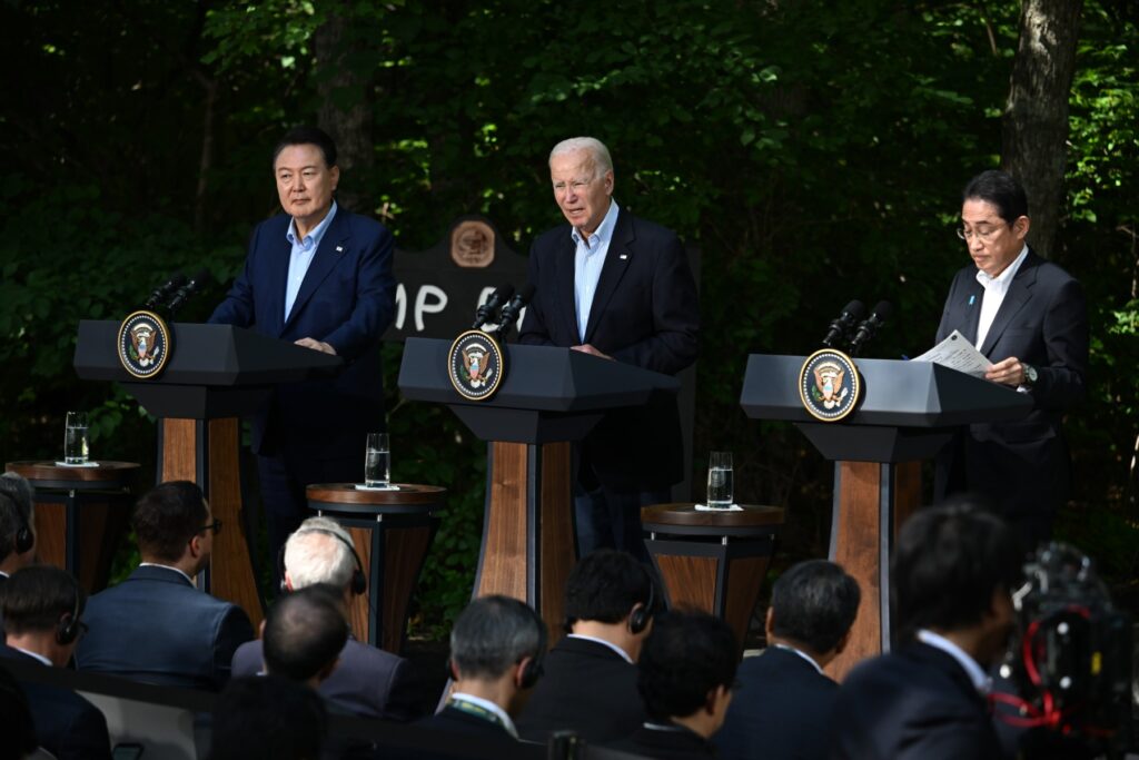 EEUU, Japón y Corea del Sur condenan el «comportamiento peligroso» de China