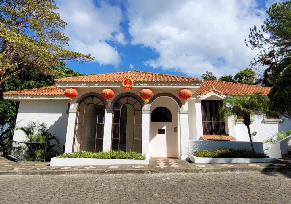 Embajada de la «gran potencia china» en Managua es pura fachada, ni visas a ese país tramita
