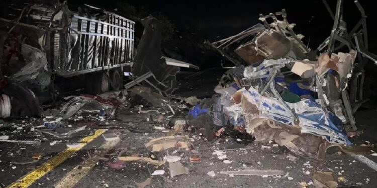 México: quince muertos en accidente de un autobús que llevaba migrantes venezolanos