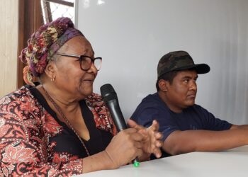 La líder indígena Susana Cunningham, en una de las reuniones con los miembros de las comunidades indígenas del caribe nicaragüense.