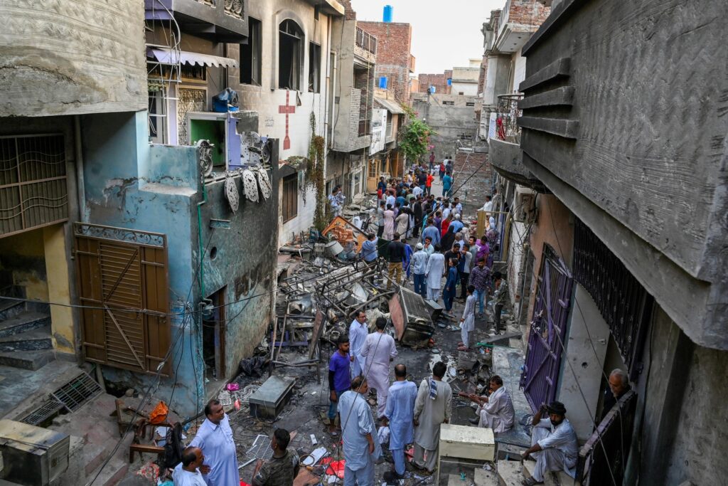 Más de 80 casas de cristianos y 19 iglesias vandalizadas en Pakistán