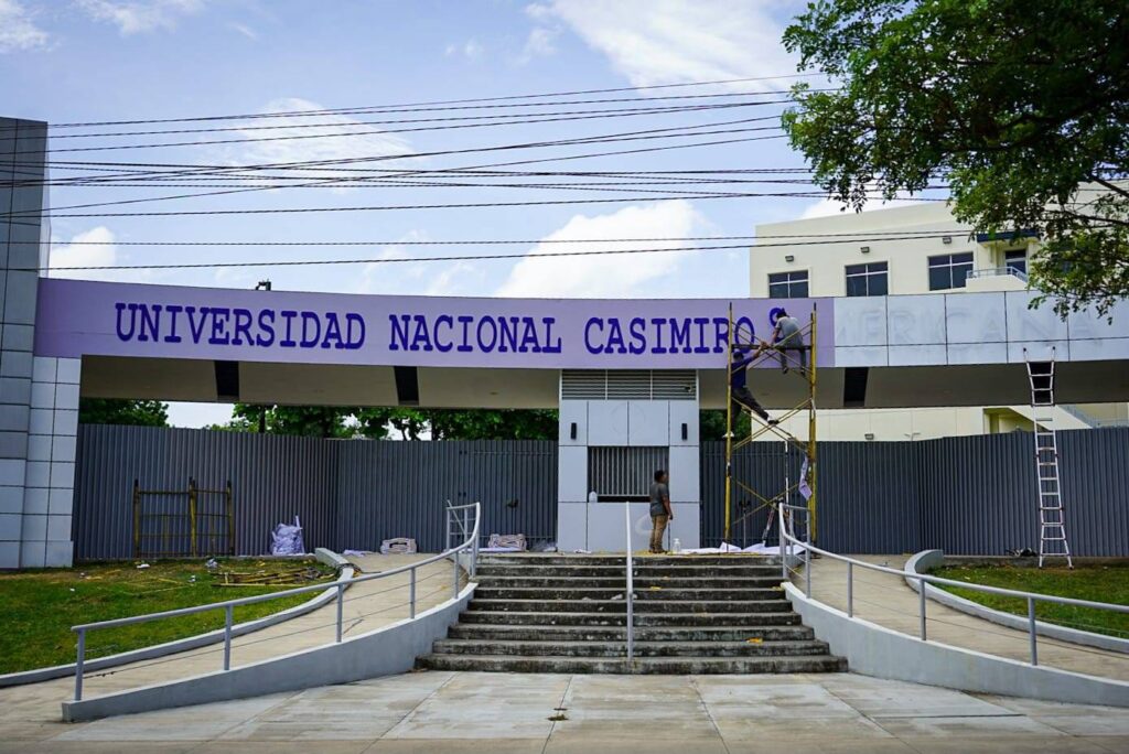Dictadura de Nicaragua ordena sustituir el rótulo de la UCA de su entrada principal
