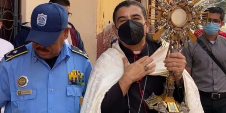 Estatura moral de obispo Álvarez propina una derrota política y moral a Ortega, afirman opositores