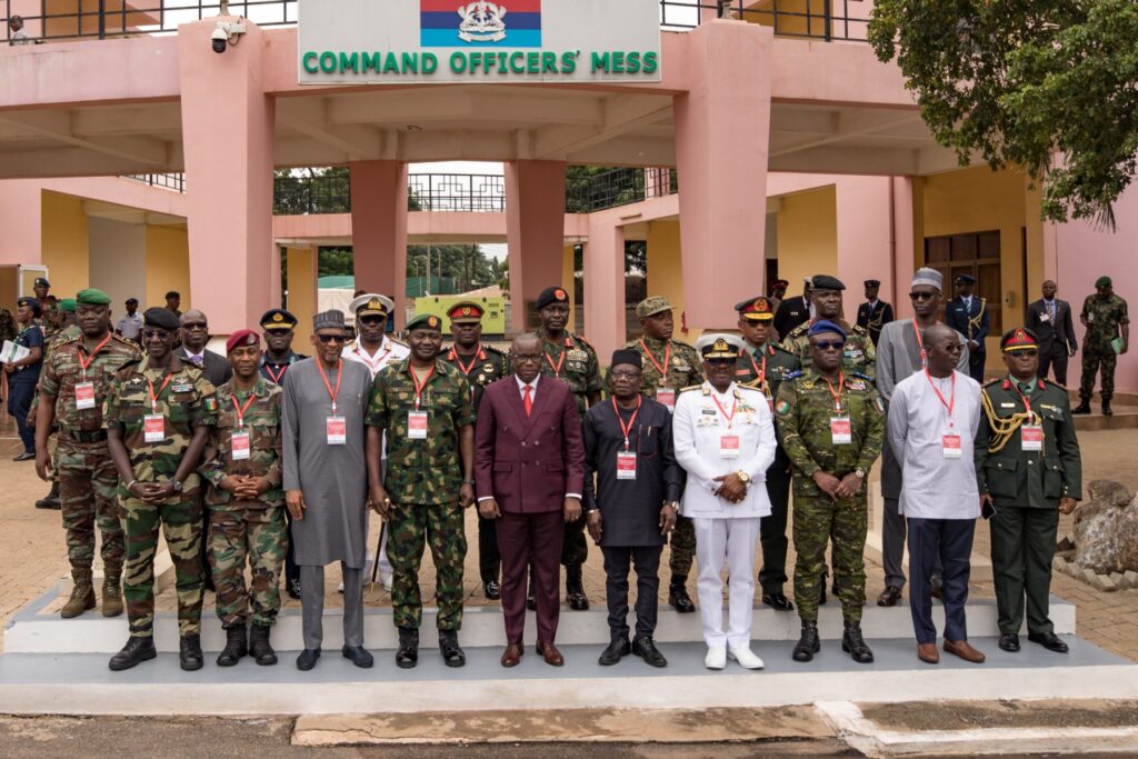 Jefes militares de África se reúnen para posible intervención en Níger