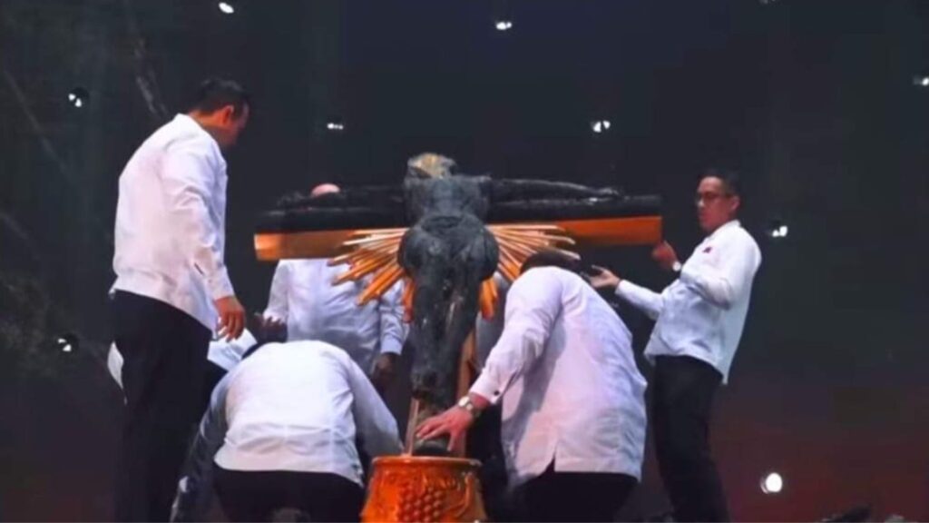 Aseguran imagen de la Sangre de Cristo para que no sufra m&aacute;s deterioro por el atentado de hace tres a&ntilde;os. Foto: Art&iacute;culo 66 / redes sociales 