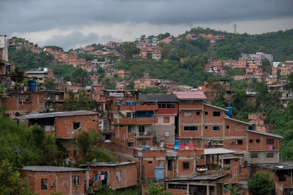 Vista general del sector Las Casitas del barrio La Vega en Caracas, el 9 de agosto de 2023.