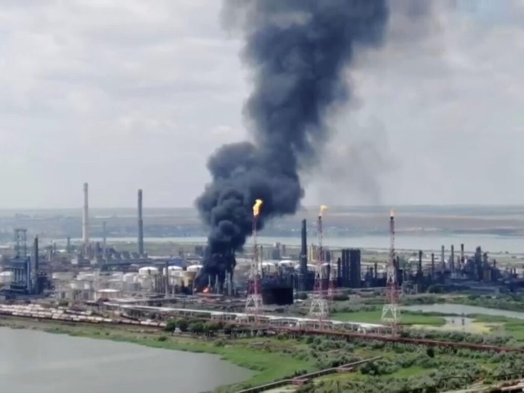 Al menos un muerto y 46 heridos por explosiones en una planta de gas en Rumanía