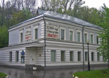 La justicia rusa decreta la disolución del Centro Sájarov de derechos humanos