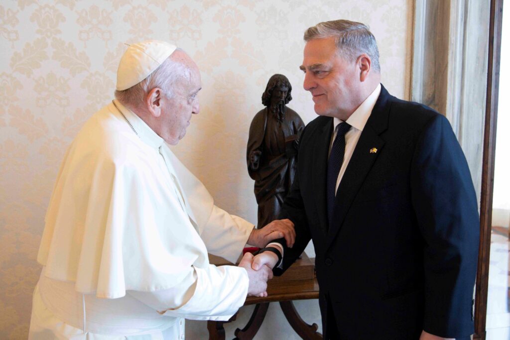 Papa recibe al jefe del Estado Mayor de EEUU para hablar sobre Ucrania