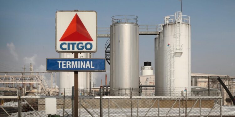1 DE FEBRERO: Los tanques de combustible se encuentran en una instalación propiedad de Citgo, una subsidiaria de PDVSA, la compañía petrolera estatal venezolana, el 1 de febrero de 2019 en Lemont, Illinois.