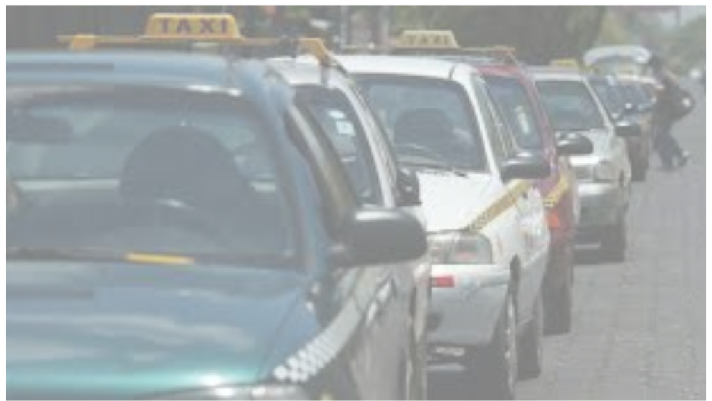Taxistas se quejan de beneficios que el gobierno otorga a dueños de cooperativas de caponeras
