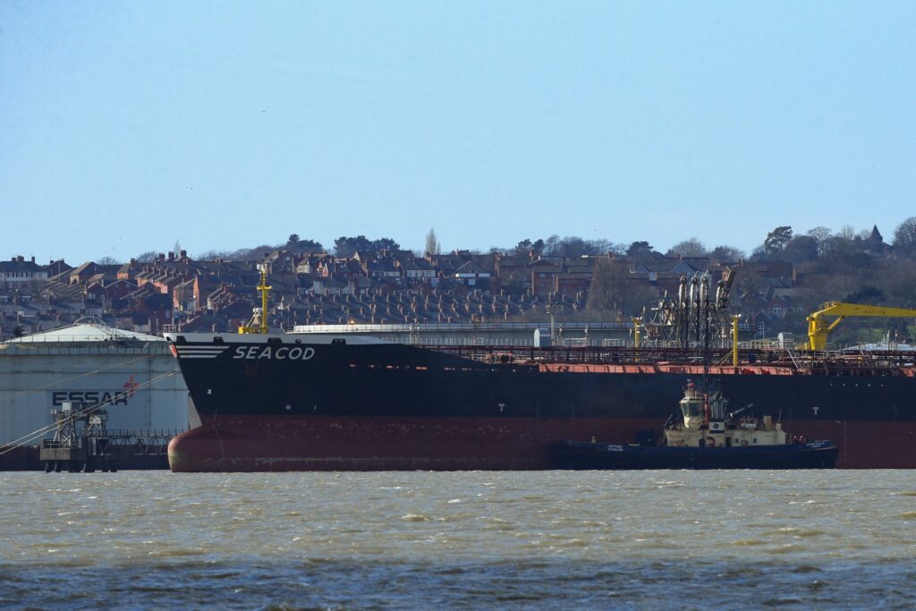 Rusia mantiene reducción de sus exportaciones de petróleo hasta final de 2023