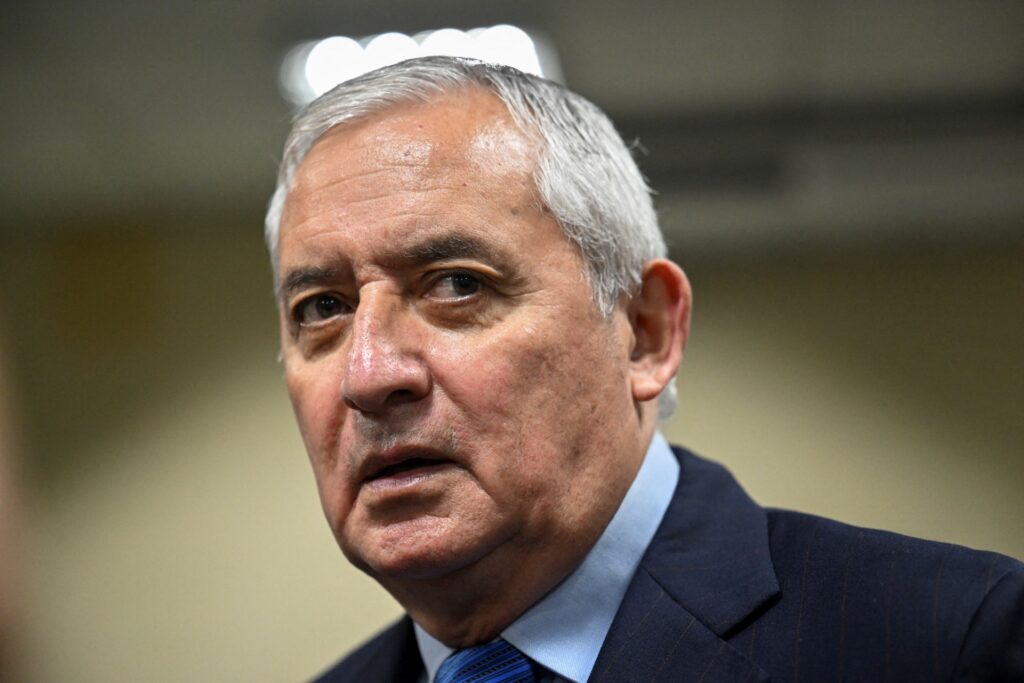 Condenan a expresidente guatemalteco por corrupción
