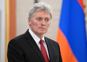 El portavoz del Kremlin, Dmitry Peskov, asiste a una reunión del presidente ruso y el primer ministro armenio en el Kremlin de Moscú el 25 de mayo de 2023. (Foto de Ilya PITALEV / SPUTNIK / AFP)