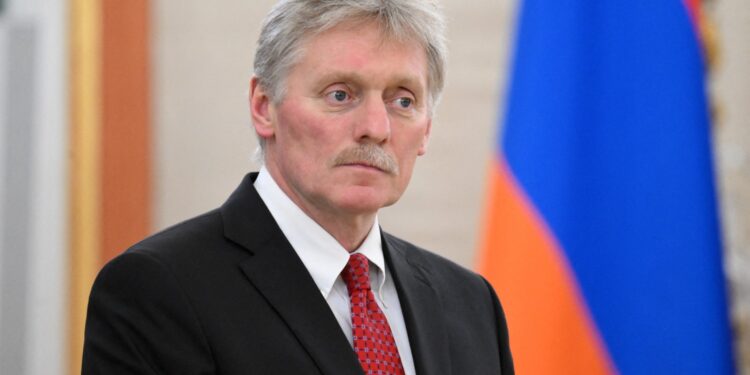 El portavoz del Kremlin, Dmitry Peskov, asiste a una reunión del presidente ruso y el primer ministro armenio en el Kremlin de Moscú el 25 de mayo de 2023. (Foto de Ilya PITALEV / SPUTNIK / AFP)