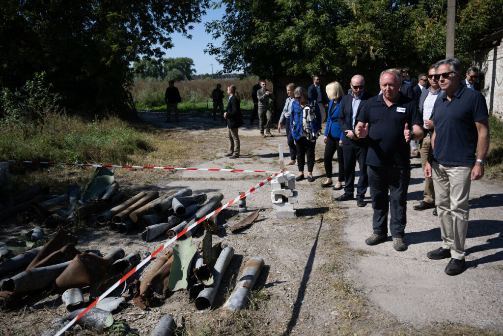 Blinken elogia en Ucrania la «extraodinaria resiliencia» frente a Rusia