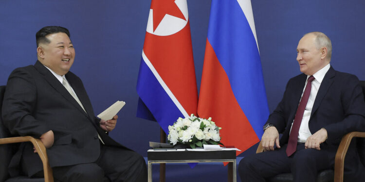 Kim Jong Un, dictador norcoreano, junto a Vladimir Putin, dictador de Rusia. Foto: AFP