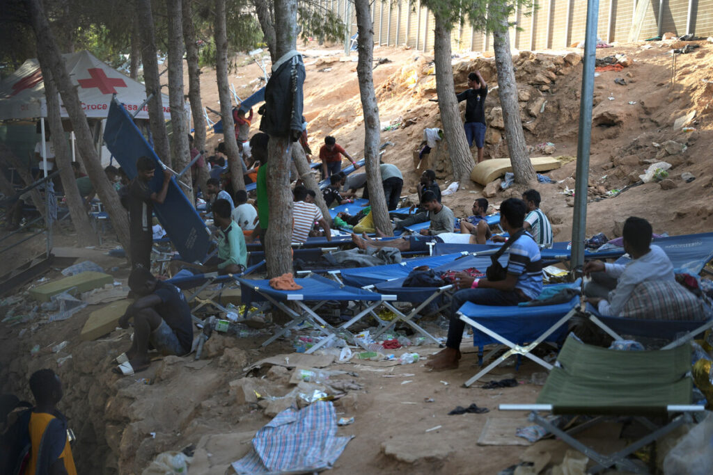 La UE presenta plan de emergencia para ayudar a Italia por migrantes en Lampedusa