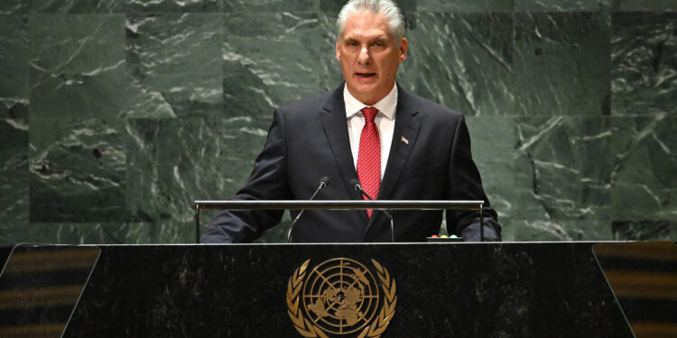 El presidente cubano, Miguel Díaz-Canel, se dirige a la 78.ª Asamblea General de las Naciones Unidas en la sede de la ONU en la ciudad de Nueva York el 19 de septiembre de 2023. (Foto de TIMOTHY A. CLARY / AFP)