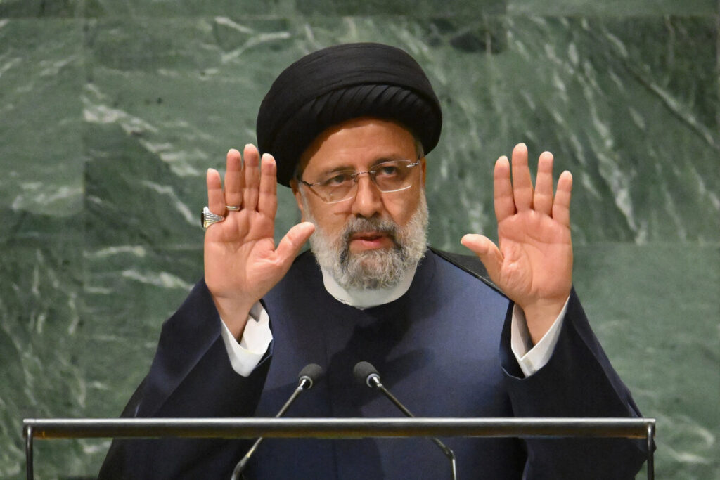 El presidente iraní, Ebrahim Raisi, se dirige a la 78.ª Asamblea General de las Naciones Unidas en la sede de la ONU en la ciudad de Nueva York el 19 de septiembre de 2023. (Foto de ANGELA WEISS / AFP)