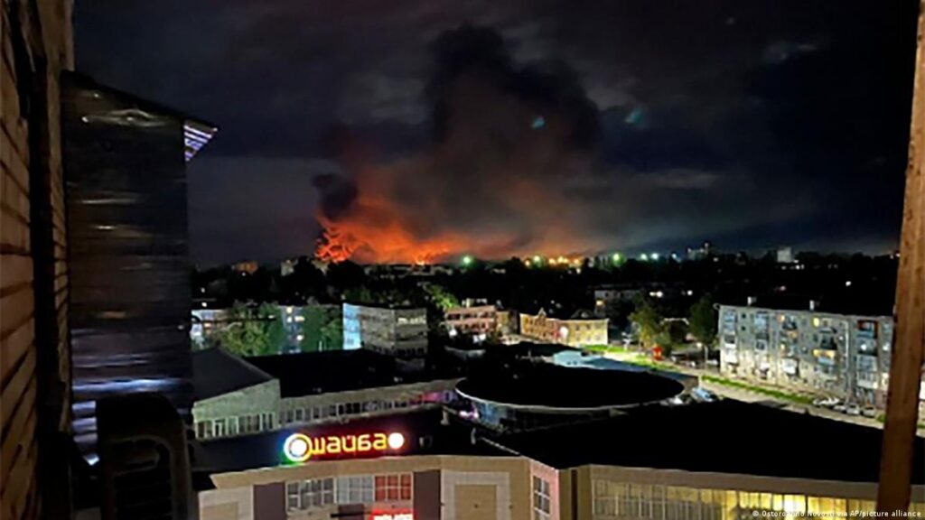Ucrania se adjudica los ataques con drones a un aeropuerto de Rusia