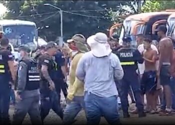Migrantes venezolanos causan caos en la frontera sur de Costa Rica