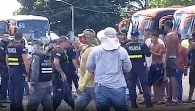 Migrantes venezolanos causan caos en la frontera sur de Costa Rica