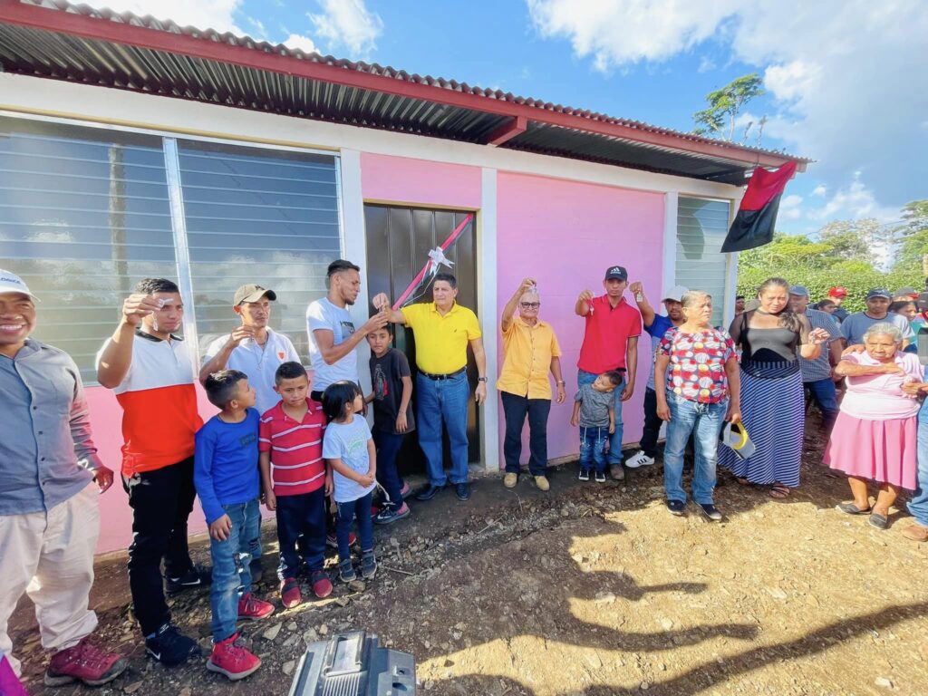 El régimen apura entrega de «viviendas solidarias» en comarcas y barrios marginales para salvar simpatías